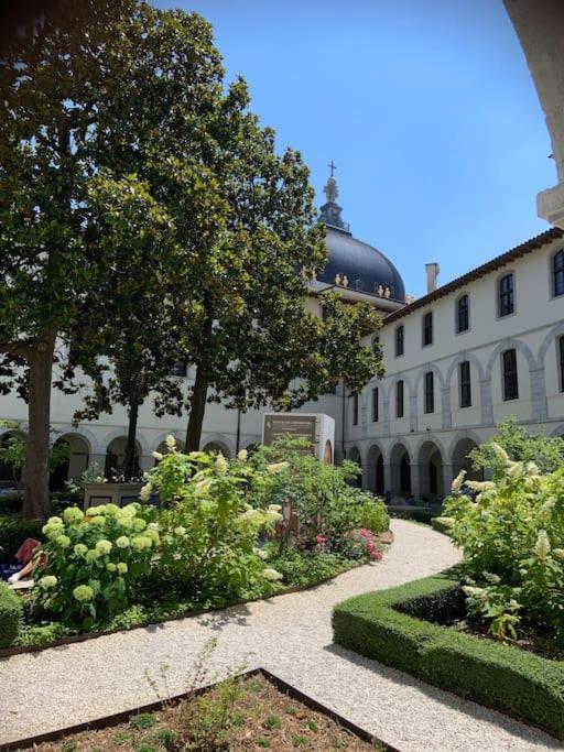 Studio Close Fourviere Very Quiet & Small Terrace Apartment Lyon Bagian luar foto